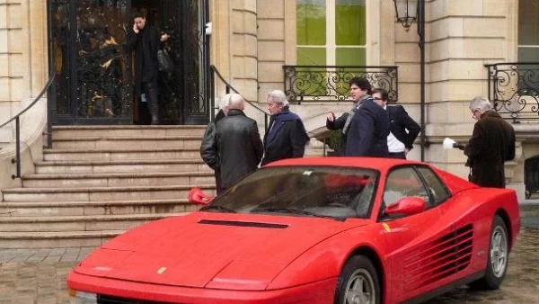 Продават на търг Ferrari Testarossa на Ален Делон