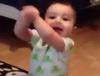 YouTube сензация: Бебе танцува Gangnam Style!