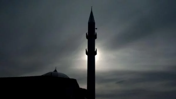 Гоце Делчев на бунт срещу джамия: Окачиха свинска глава на входа на мюфтийството