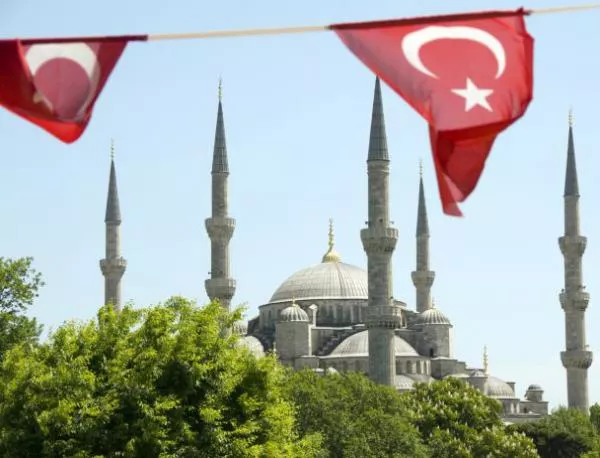 Ислямската забрадка и кюрдският език влизат в турските съдилища
