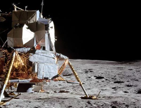 Аполо 14 потегля към Луната