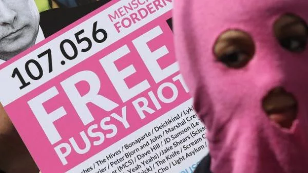 Едно от момичетата от Pussy Riot влезе в болница