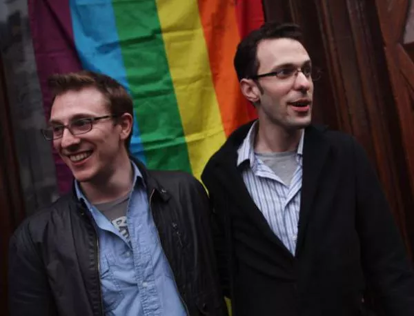 Първият гей брак във Франция: Мъжете се омъжили... погрешка