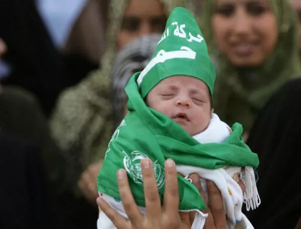 В Саудитска Арабия и бебетата ще носят бурки!