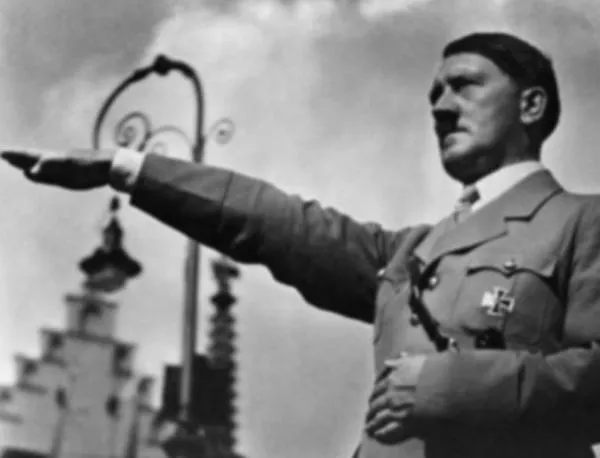 Сатиричен роман за Хитлер чупи рекорди