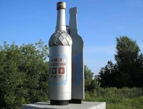 Бутнаха паметник на водката в руски град 