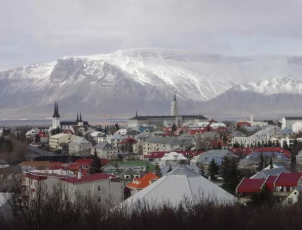 Муудис подкрепи Исландия