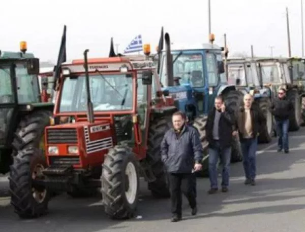 Протестиращите гръцки фермери започват да затварят пътища  