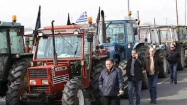 Протестиращите гръцки фермери започват да затварят пътища  