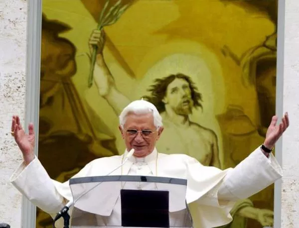 Бенедикт XVI ще се оттегли в женски манастир