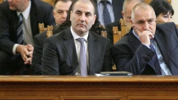 Оставката на правителството е депозирана, ще бъде гласувана утре сутрин