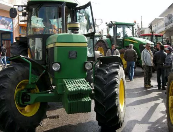Трактори тръгват към парламента в подкрепа на Бойко