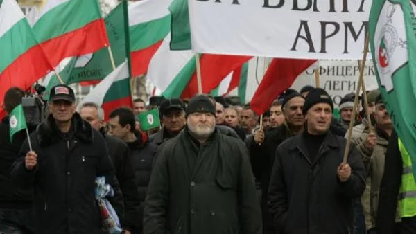 Народ и армия сме едно цяло, едно общество