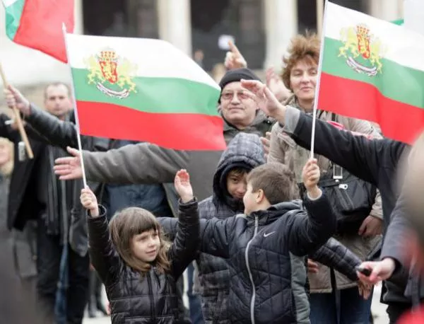 Мирно протича протестното шествие във Варна