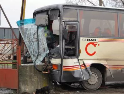 19 ранени при катастрофа с автобус в Русенско