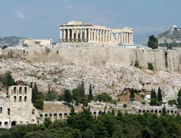 Половината гърци укриват данъци