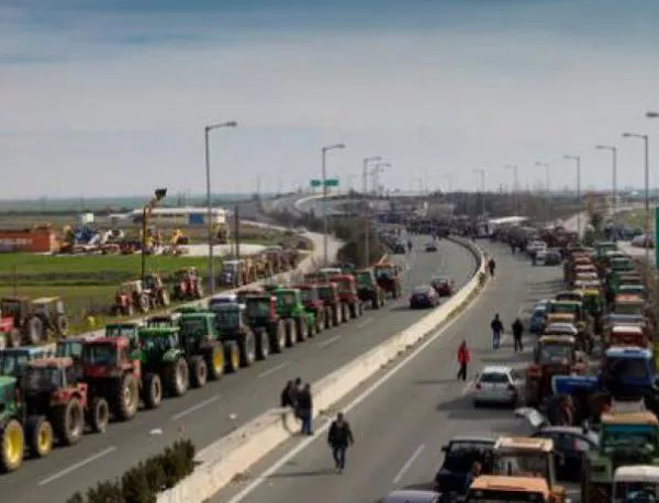 Гръцките земеделци свалят блокадите