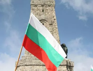 Хиляди българи изкачиха Шипка, държавници нямаше