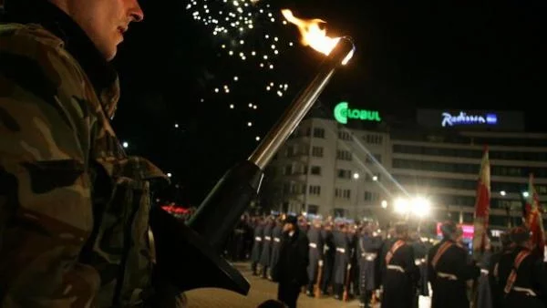 Тържествена заря-проверка озарява столицата 