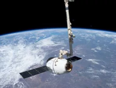 Космическият кораб Dragon се скачи успешно с МКС