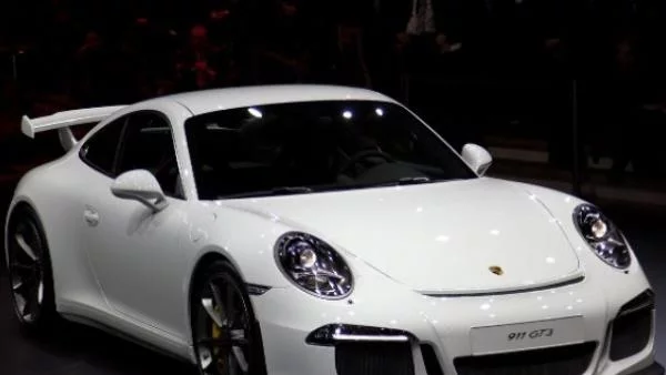 911 GT3 поздрави публиката в Женева