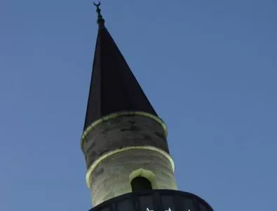 Джамията в Карлово осъмна изрисувана