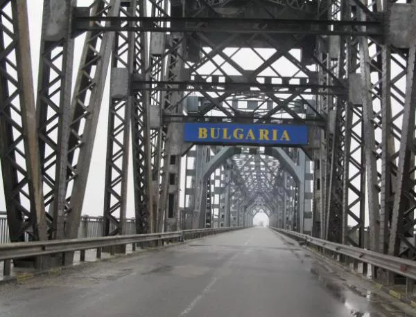 Румънци рекетират шофьори на "Дунав мост"