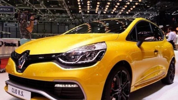 Битката на „горещите“: Clio R.S. vs 208 GTI