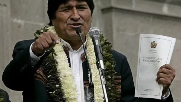 Президентът на Боливия: Империята отрови Чавес