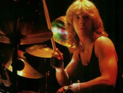 Бившият барабанист на Iron Maiden почина в съня си
