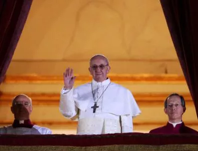 Папа Франциск получи папския пръстен и палиума