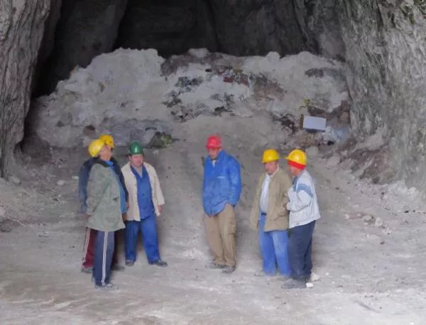 Спасиха 19 миньори, затрупани в мина в Полша