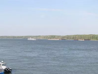 Нивото на Дунав пада, наблюдението остава 