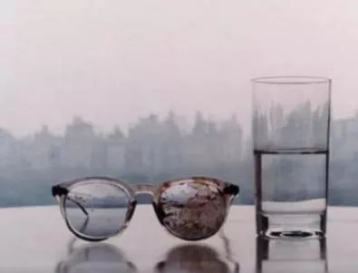 Йоко Оно пусна снимка на очила с кръвта на Джон Ленън