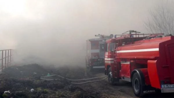 Пожар в сградата на Военния клуб във В. Търново, евакуираха всички