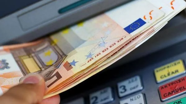 В Кипър ограничиха сумите, които могат да бъдат теглени от банкомат