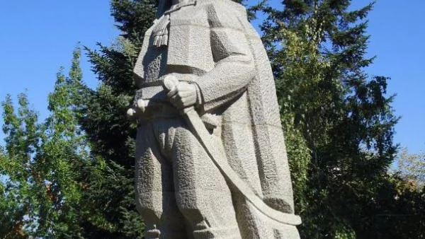 Денонощна стража ще пази от мюфтийството паметника на Ильо Войвода в Кюстендил