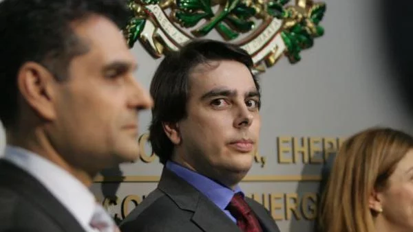 Правим ясни правила за финансите на държавните предприятия, казват Асен Василев и Екатерина Захариева