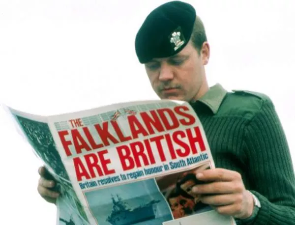 Фолкландската война започва с нахлуването на Аржентина на Фолкландските острови