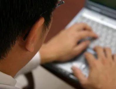 Мъж прекара 6 години пред компютър в интернет кафе