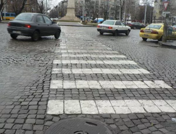 Спират трамваите по Руски паметник