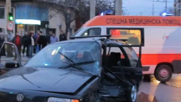 Три деца бяха ранени при катастрофа в Русе