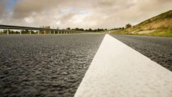 Движението по АМ "Тракия" при км 12 и км 13 в посока Пловдив е извършва само в изпреварващата лента