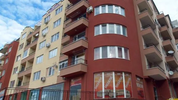 Цените на жилищата продължават да падат 