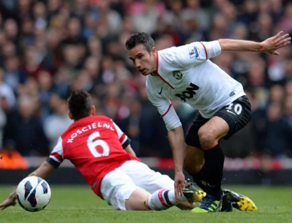 Робин Ван Перси не позволи на Арсенал да диша спокойно за топ 4 в Англия