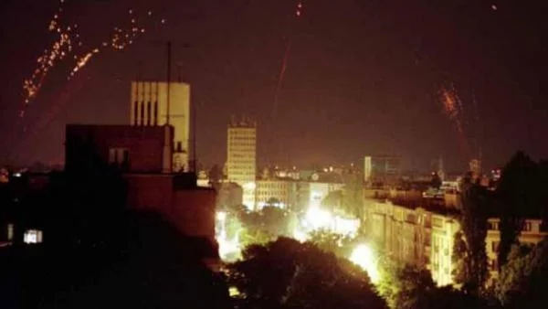 България дава въздушно пространство на НАТО за бомбардировки срещу Югославия