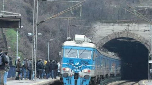 Два влака се сблъскаха в Белград, 22 ранени