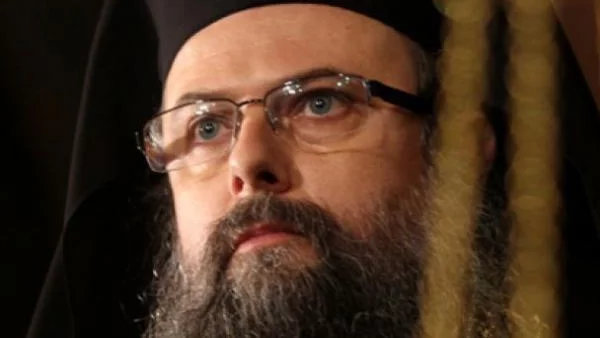 Митрополит Николай ще донесе благодатния огън от Йерусалим