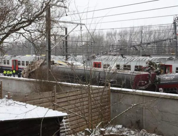 Катастрофирал влак в Белгия наложи евакуация на над 300 души