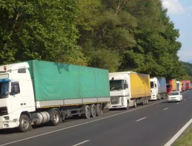Чашата преля: Българските превозвачи блокираха границата, гневни, че Турция открито ги дискриминира